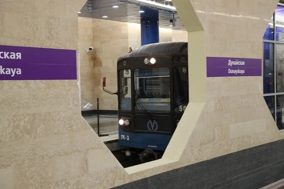 На станции «Дунайская в петербургском метро сломался состав и перекрыл движение из Шушар