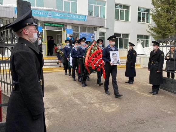 В Уфе простились с 18-летним контрактником, погибшим на Украине