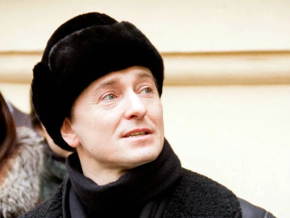 «Приходится оправдываться и доказывать: Сергей Безруков опроверг слухи об отъезде из России