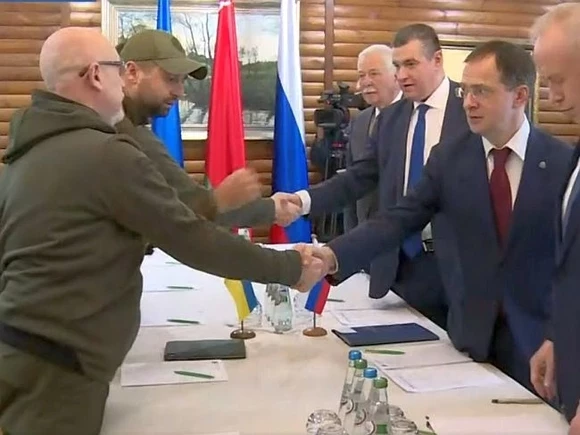 Украинская делегация назвала время начала онлайн-переговоров с Россией 14 марта