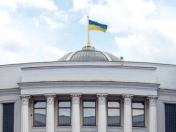Зеленский предложил Раде продлить военное положение
