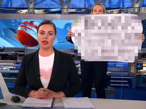 Ворвавшуюся в прямой эфир Первого канала Марину Овсянникову судят по административному делу
