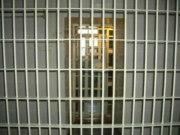 В Приморье задержали женщин, которые два года держали в плену семью ради присвоения пенсий