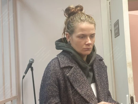 Суд назначил наказание девушке, позировавшей на фоне Исаакиевского собора в трусах