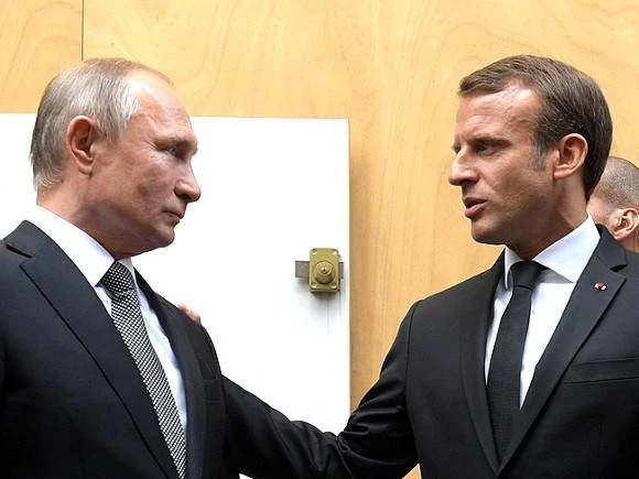 Макрон рассчитывает провести очередной разговор с Путиным 29 марта