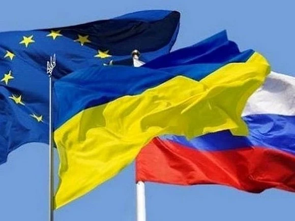 Еврокомиссия вслед за G7 отвергла требование платить за российский газ рублями