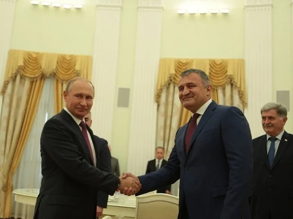 Южная Осетия предпримет юридические шаги для вхождения в РФ