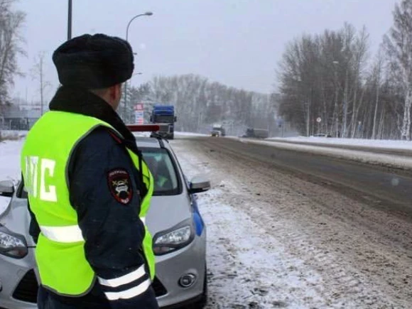На занесенной снегом трассе в Югре столкнулись сразу 22 автомобиля (видео)