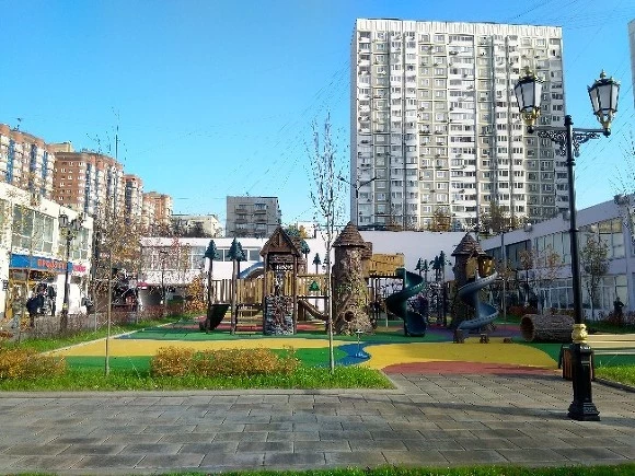 В Москве пенсионер угрожал прострелить колени детям