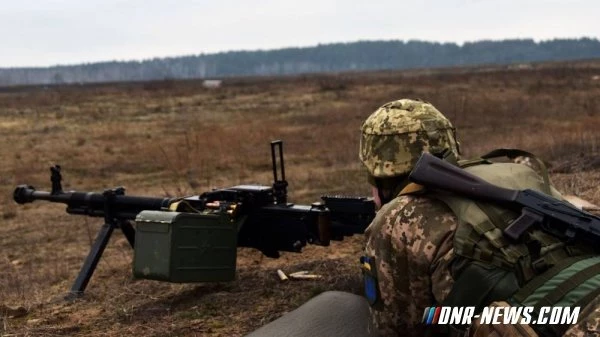 Украинские войска за сутки выпустили по ДНР свыше 300 снарядов, погибли двое мирных жителей