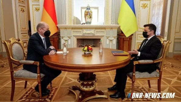 Зеленский призвал Шольца закрыть воздушное пространство над Украиной