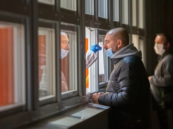Иммунолог Костинов: Уровень коллективного иммунитета россиян к коронавирусу выше статистики