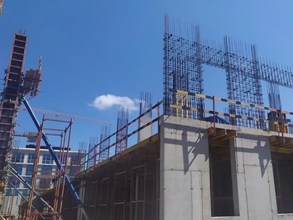 Упавший на стройке бетонный блок убил мужчину в Долгопрудном