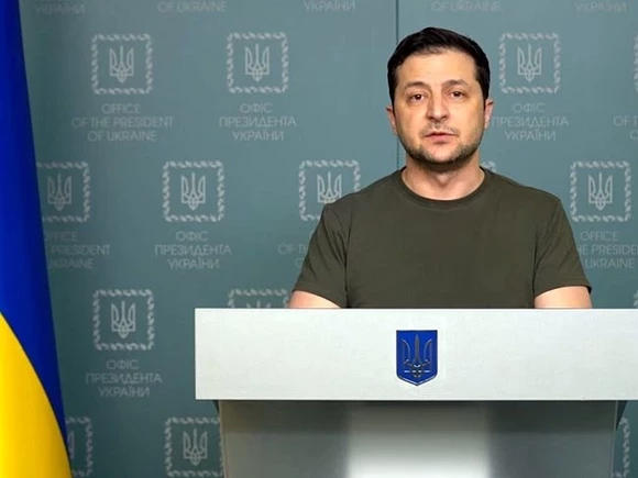 Президент Украины Владимир Зеленский приглашает российского лидера Владимира Путина сесть за стол переговоров