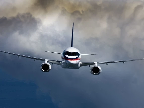 В «Шереметьево сел SSJ-100 со сработавшим датчиком неисправности