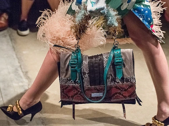 Модный дом Prada прекратил продажи в России