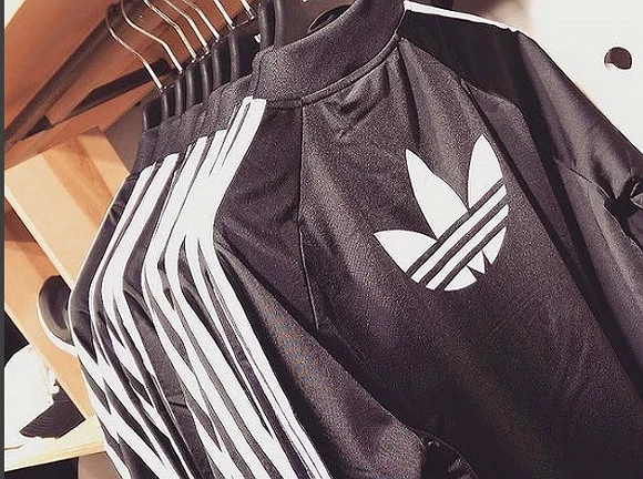 Работу в России прекращает сеть магазинов Adidas