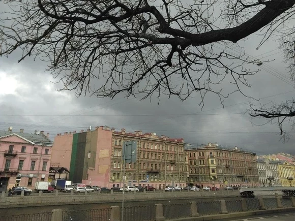 В Петербурге облачно с прояснениями и плюс три