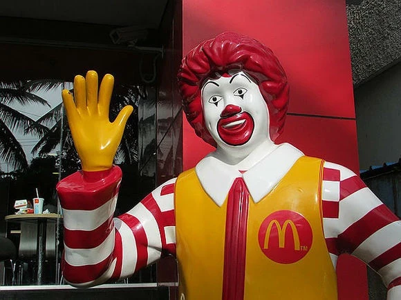 McDonald`s собирается с 14 марта приостановить работу ресторанов в России