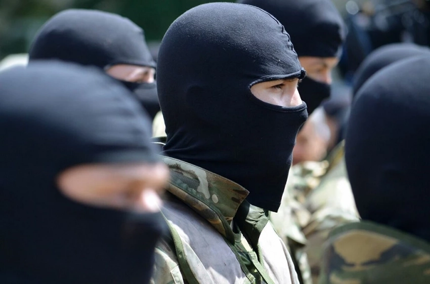 Боевики террористической группировки «Азов подорвали в Мариуполе жилой дом