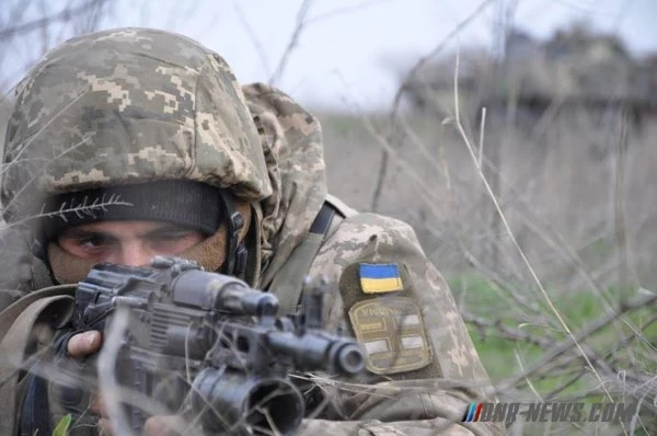 Украинские силовики за сутки выпустили по ДНР 425 боеприпасов, погиб один мирный житель