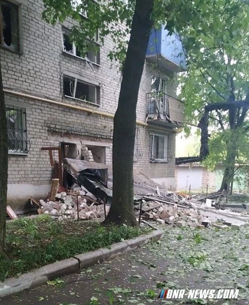 Жилой дом и больница повреждены в результате обстрела Куйбышевского района Донецка со стороны ВСУ