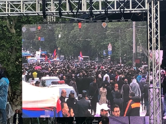 «Пашинян, уходи!: в Ереване спецназ скрутил протестующих, перекрывших Киевский мост
