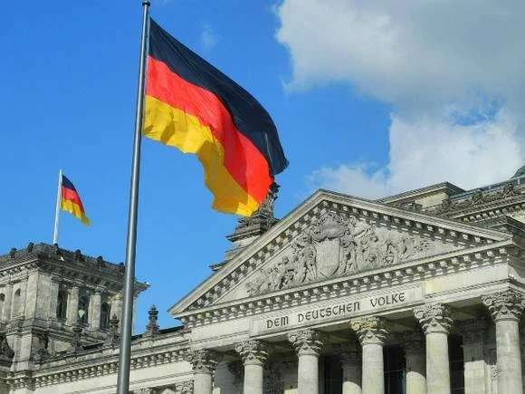 Spiegel: Берлин направил Киеву материальную помощь для расследования «военных преступлений