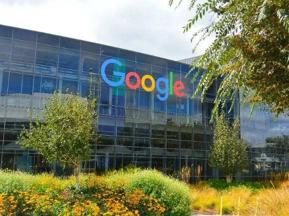 WP: Google отстранила программиста, который заявил о наличии у искусственного интеллекта сознания и нанял ему адвоката