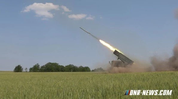 Украинские войска выпустили 20 ракет «Града по Донецку и Ясиноватой