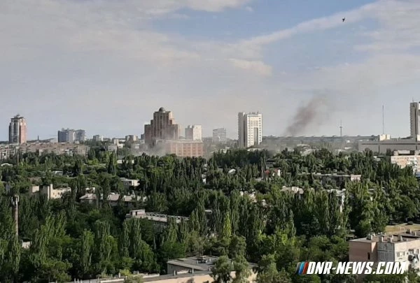 При обстреле ВСУ Донецка повреждены жилые дома и детская музыкальная школа