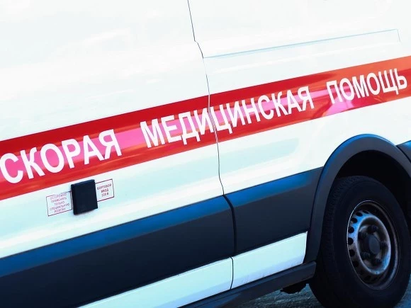 «Девушка рыдает в истерике: в Выборгском районе мотоциклистка врезалась в автомобиль (видео)