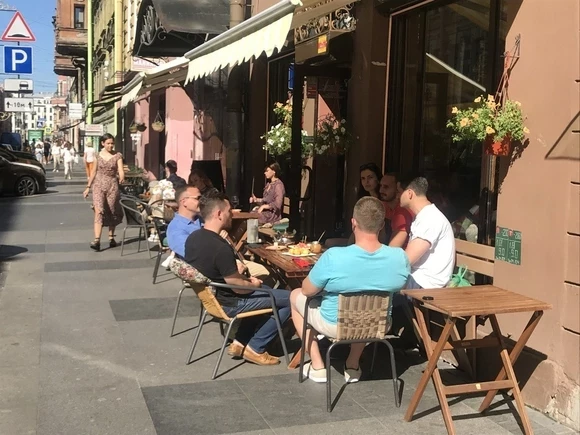 В Петербурге будет жарко и солнечно