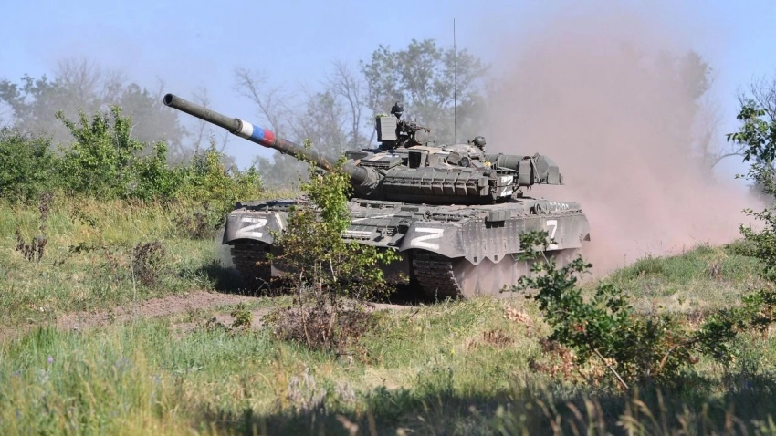 Украинским войскам под Золотым грозит окружение