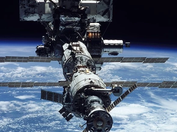 Грузовой космический корабль Cargo Dragon успешно состыковался с МКС