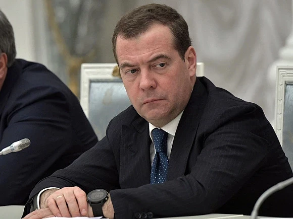 Медведев счел системной угрозой для РФ отказ признать Крым российским