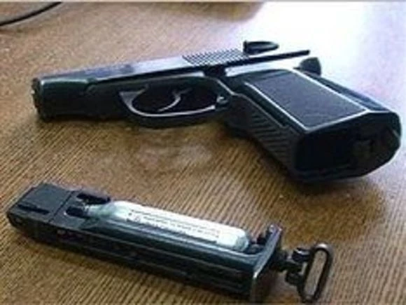 На юге Москвы задержали приезжего, гулявшего по улицам с пистолетом
