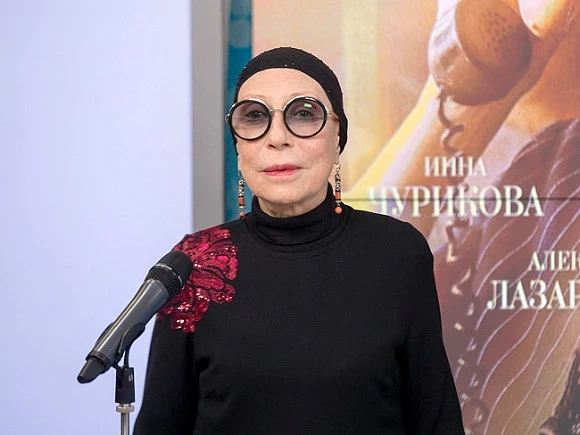 Baza: Актриса Инна Чурикова оказалась в реанимации, в «Ленкоме опровергли госпитализацию