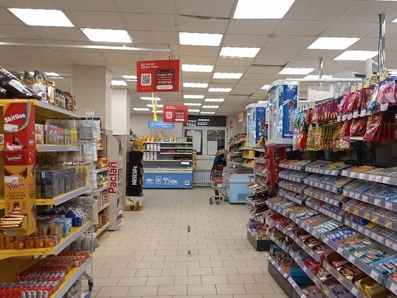 В Петербурге злопамятный покупатель звонком о «бомбе отомстил магазину, где ему не разменяли тысячу