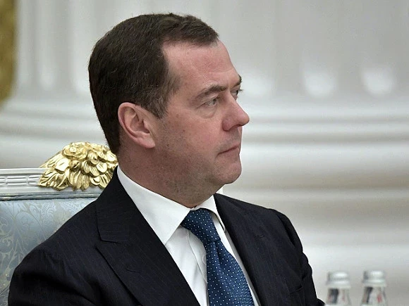 Медведев заявил, что украинские войска нужно отодвинуть не только от Донецка, но и «пошире