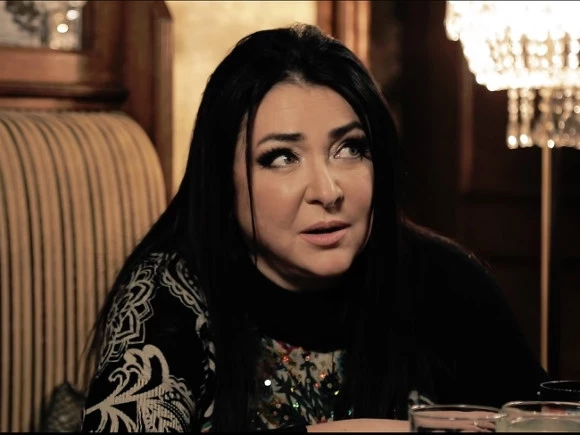 «Навернулась в Москве перед сценой: Лолита раскрыла, почему не смогла надеть каблуки на концерте в Петербурге
