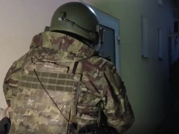 ФСБ задержала петербуржца, пытавшегося вступить в ряды украинских вооруженных формирований