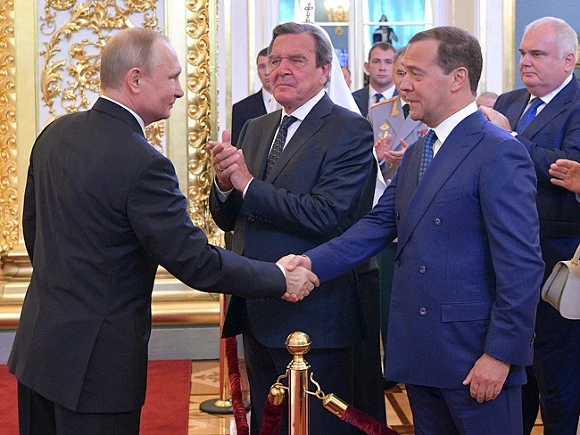 Экс-канцлер Германии Шредер заявил, что не откажется от прямого диалога с Путиным