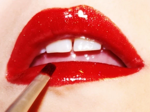 «Коммерсант: Британская косметическая сеть Lush закрывает все магазины в России