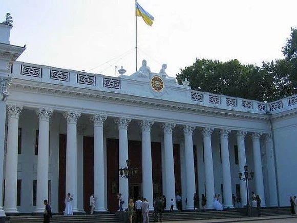 На сайте Зеленского появилась петиция, предлагающая заменить памятник Екатерине ll монументом актеру Билли Херрингтону