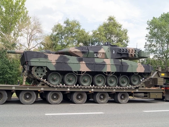 Infodefensa: Испания планирует передать Украине десять танков Leopard и два десятка БТР