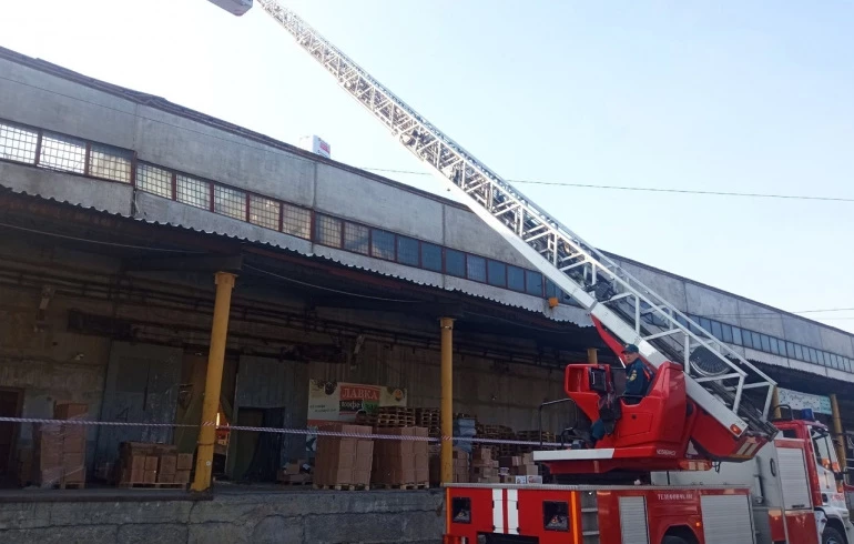 Спасатели рассказали подробности о ЧП с обрушением кровли в промзоне Челябинска