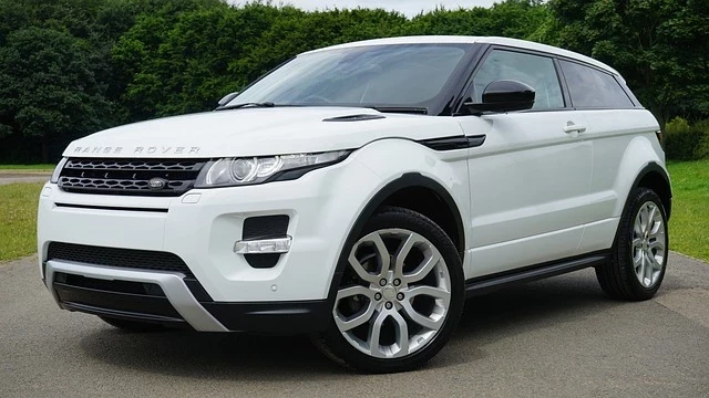 Дебютировал обновленный внедорожник Range Rover 2024