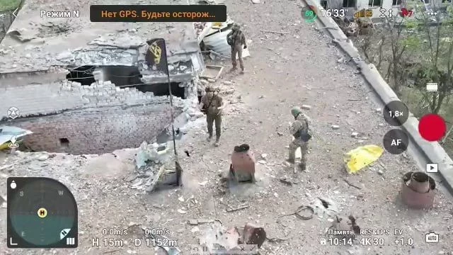 Бойцы ЧВК «Вагнер водрузили победные флаги в Бахмуте