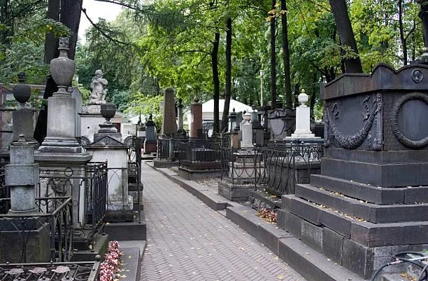 Тайна после жизни: видят ли души мертвых свои могилы